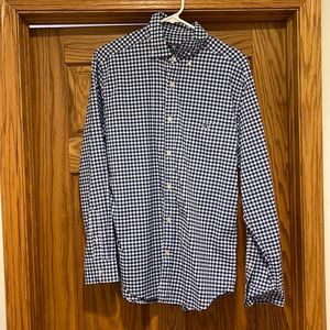 Vineyard Vine blue and white checkered shirt